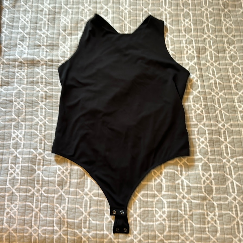 Black Express Body Contour criss-crossed back bodysuit size XL